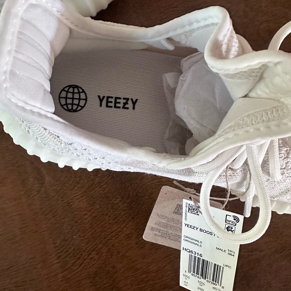 Yeezy Boost 350 V2 All white Bone/Bone/Bone Size 11 - Picture 8 of 8
